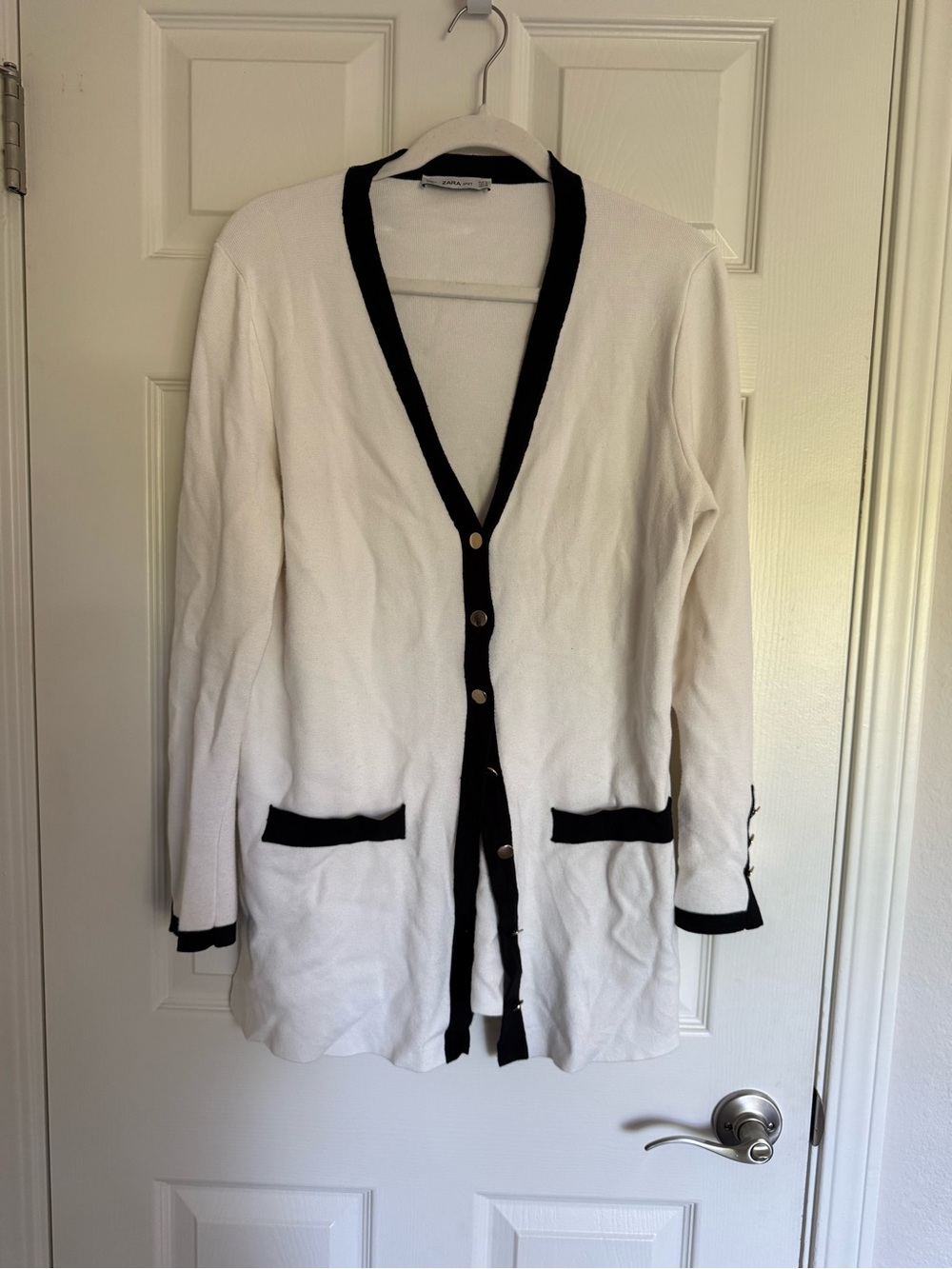 Zara women’s knit white & black Cardigan